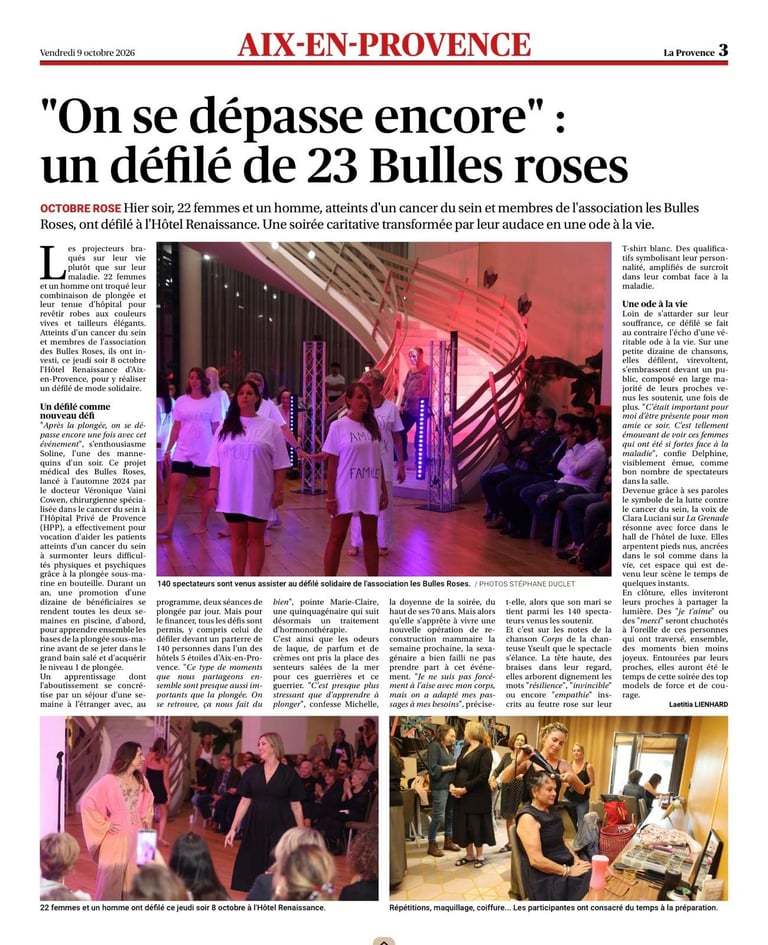 Article de presse sur l'événement Bulles Roses à Aix-en-Provence avec des photos de femmes vêtues de rose lors d'un défilé de mode